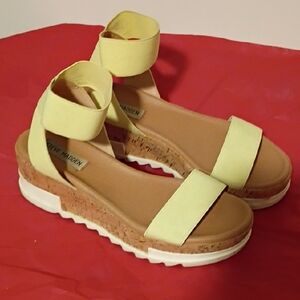 Steve Madden Women's Lemon Sandals